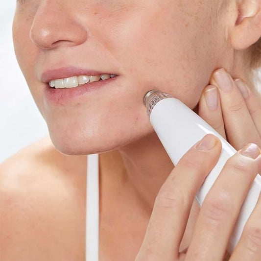 resplendissante avec l'aspirateur de points noirs