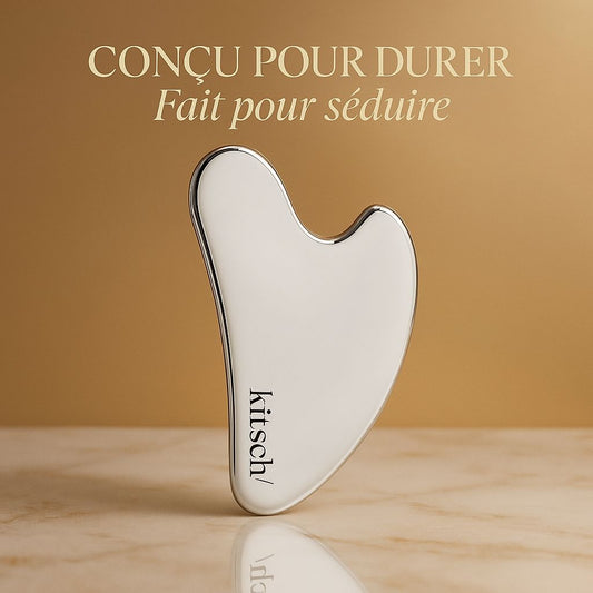 un gua sha posé dans un espace majestueux 
