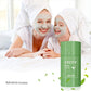 une mère et sa fillette toutes souriantes avec le stick masque au thé vert 