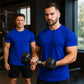 un homme musclé faisant de la musculation avec le t-shirt de sport pour homme