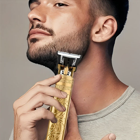 un bel homme utilisant la tondeuse pro pour tailler sa barbe